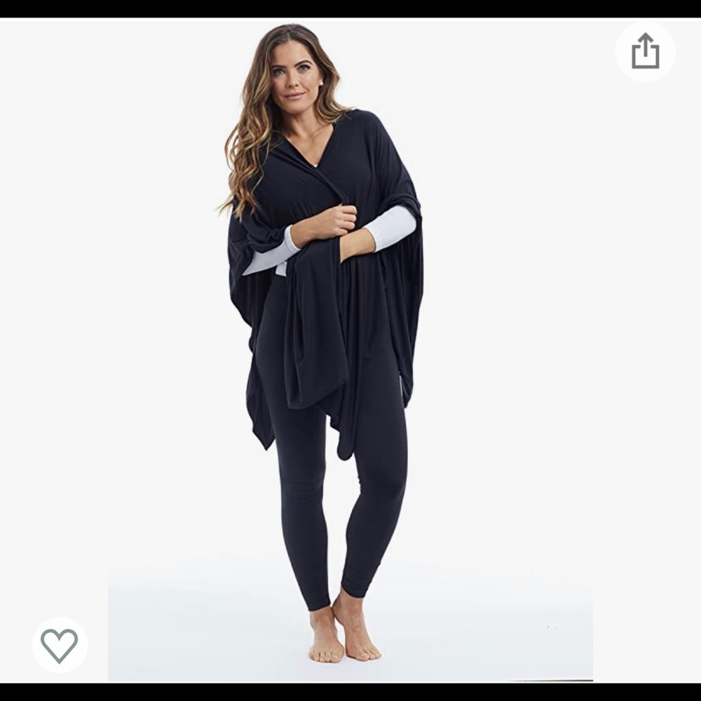 BNWT Balance Collection Cozy Wrap